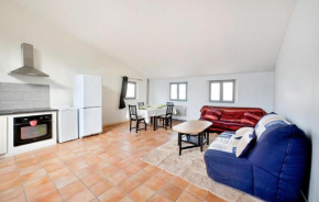 Gorgeous Apartment In Beaucaire With Kitchen